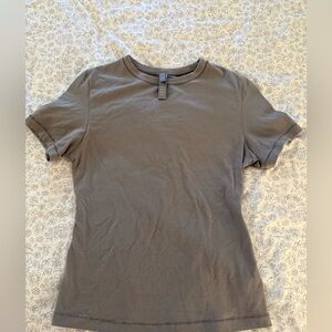 SKIMS Charcoal Short Sleeve Tee